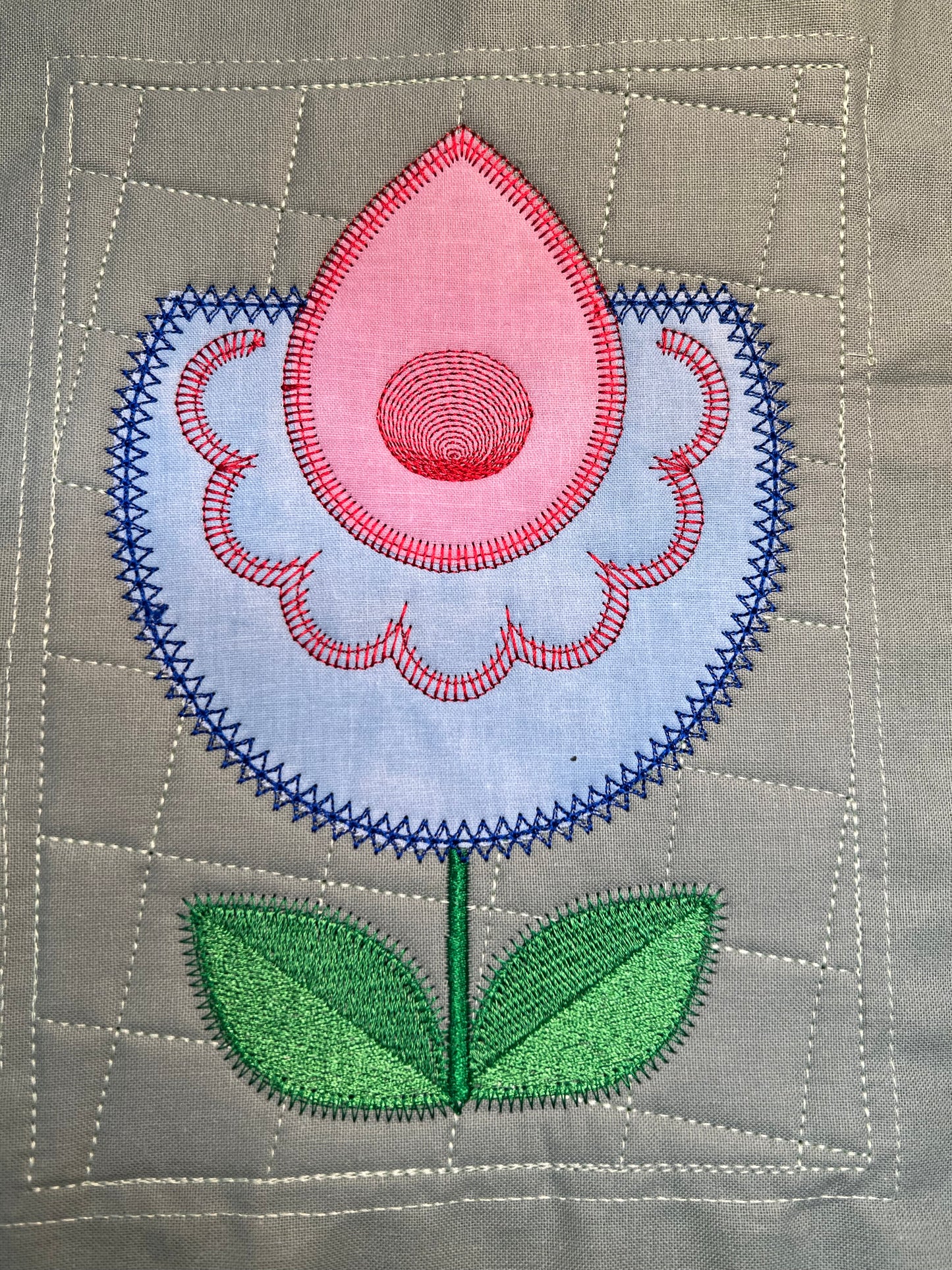 Nordic Bloom (Blume Applikation und Quilt)
